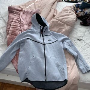 Men’s Nike tech sweatshirt